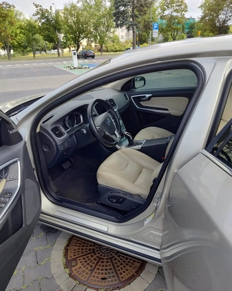 Volvo S60 cena 62900 przebieg: 141000, rok produkcji 2017 z Warszawa małe 232